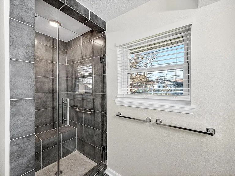 535 Elton St — Photo 11