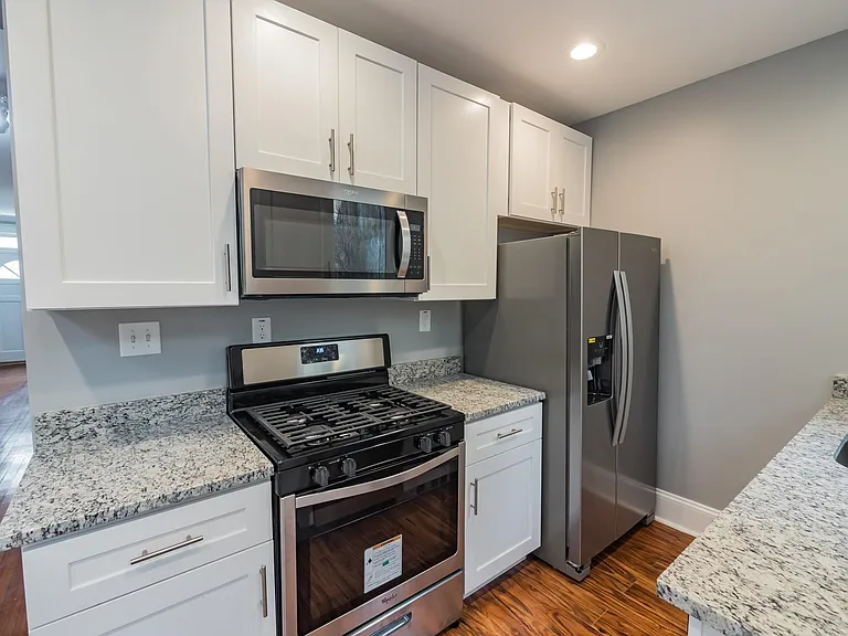 2035 37th St NW — Photo 23