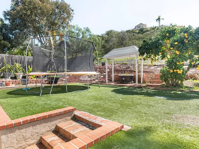 2 Adolphia St — Photo 2