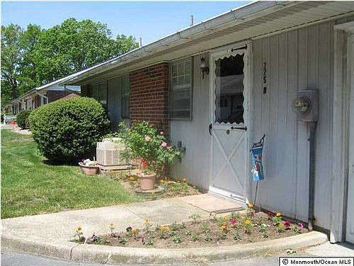 3rd image of 225D Buckingham Ct