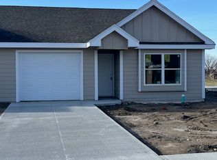 219 W Sunset St, Valley, NE 68064