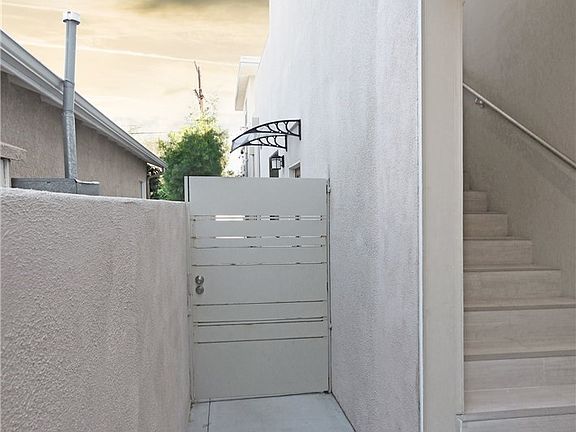 3rd image of 5224 Lennox Ave