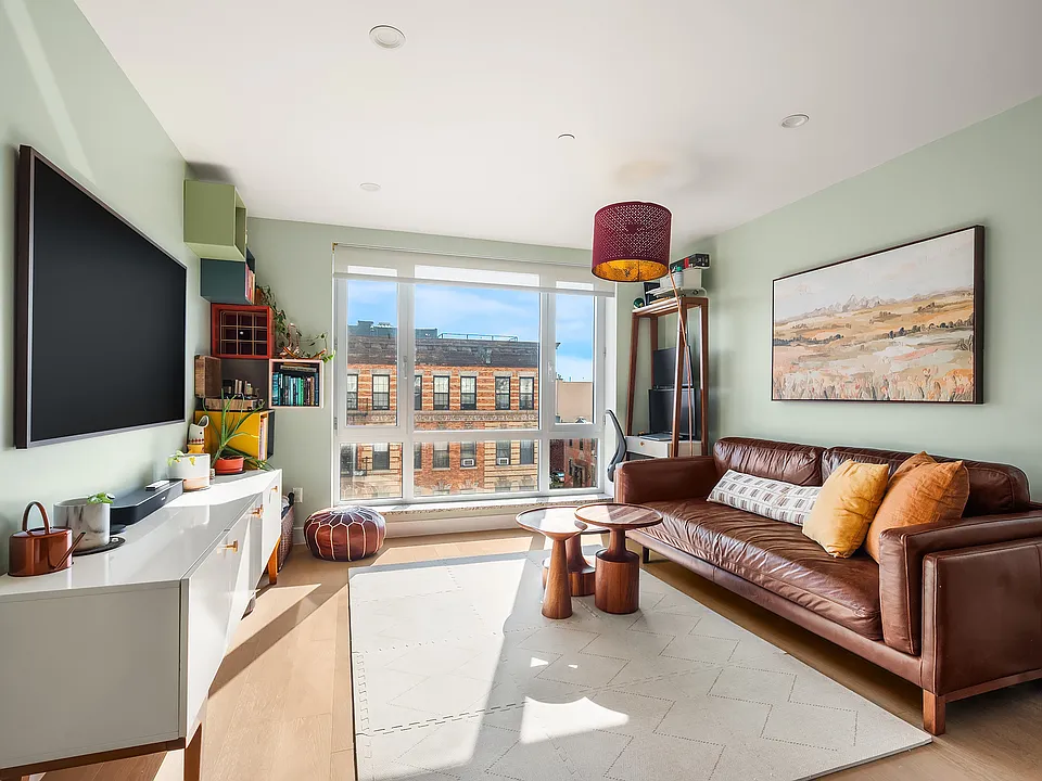 975 Manhattan Ave #5A