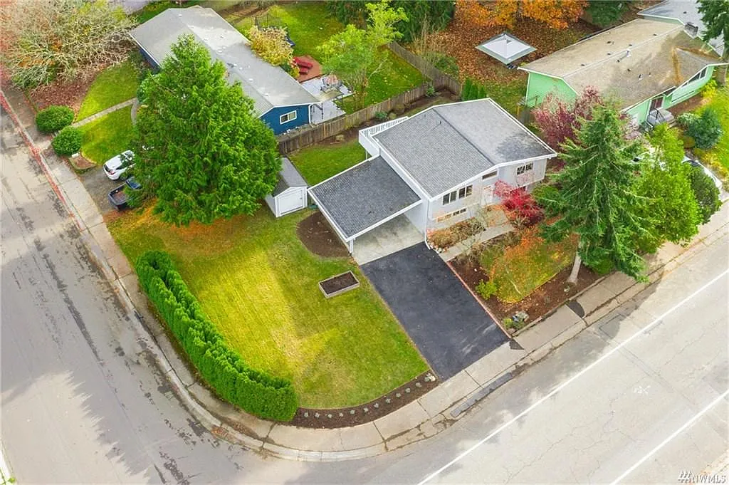 4 bed, 1510 sqft, $3,745 — Photo 2