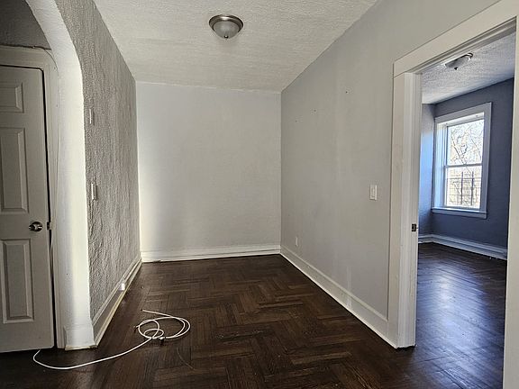 5th image of 691 Elizabeth Ave #3C