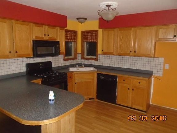 4th image of 369 S Heritage St