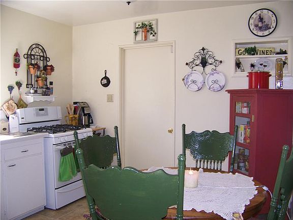 4th image of 12 Central Pl