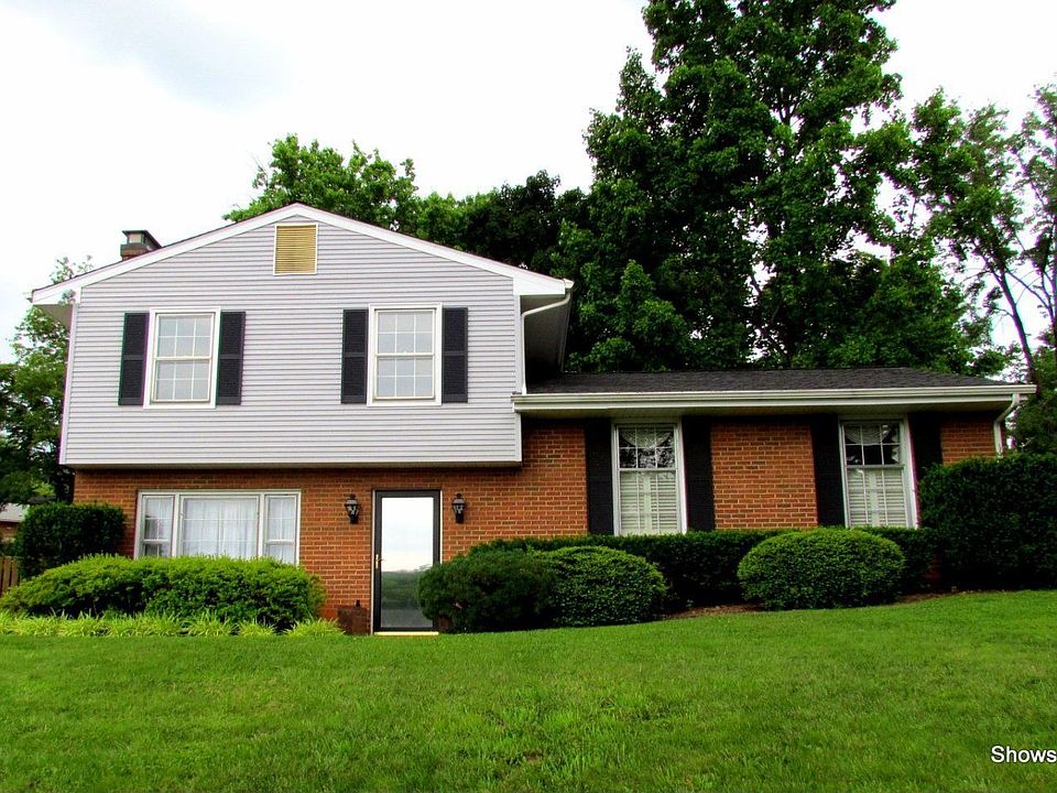 For Sale: 432 McGeorge DR, Vinton, Virginia 24179