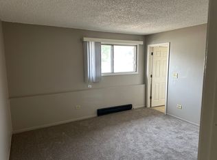 536 Parkview Ln APT 1, Lockport, IL 60441