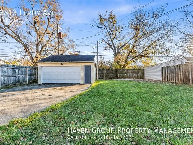 13813 Leroy Ave — Photo 23