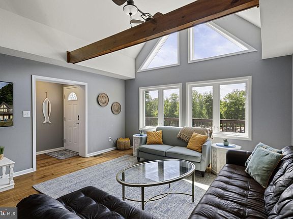 3rd image of 120 Shady Oaks Ln