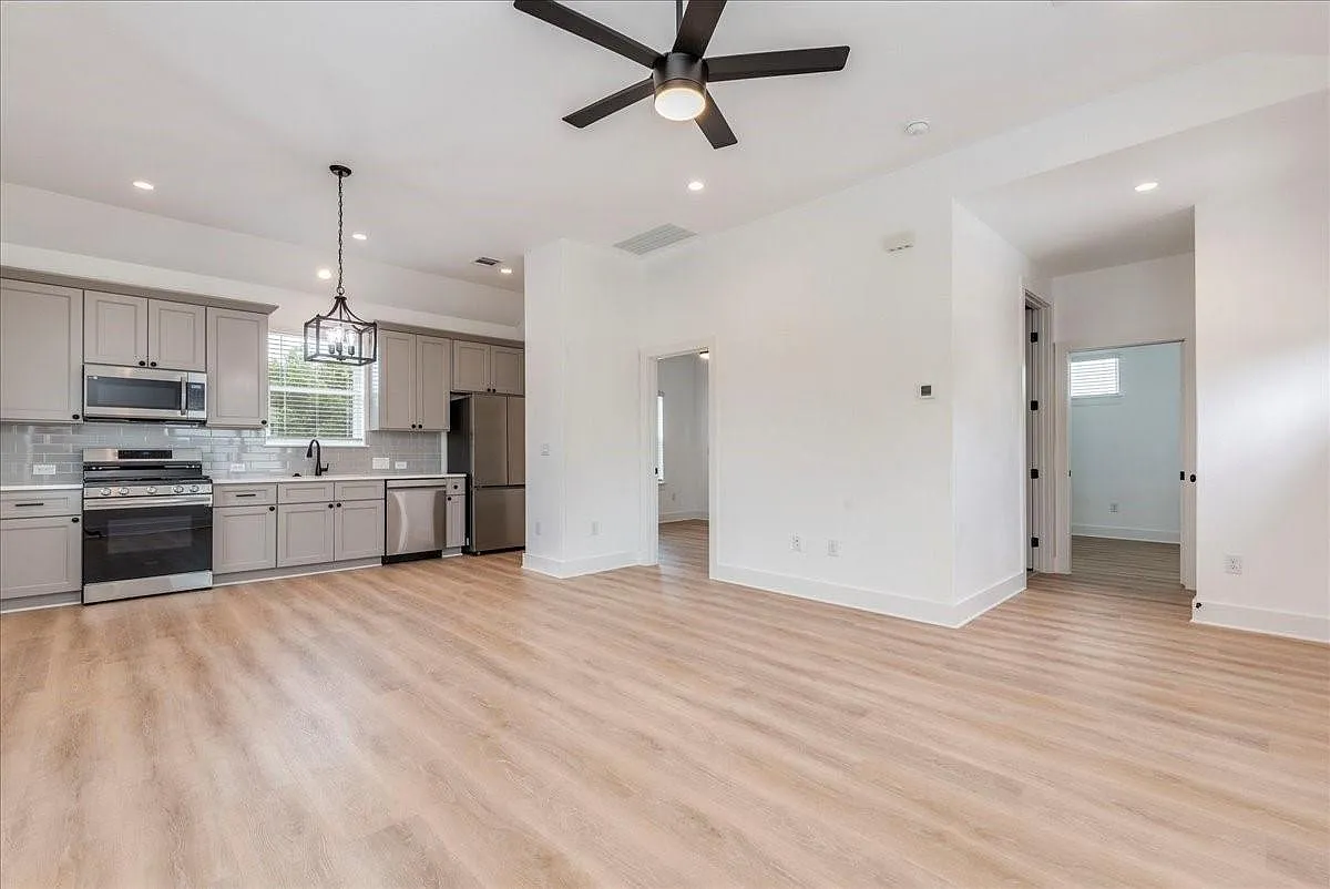 2 bed, 2.0 bath, 850 sqft, $1,695 — Photo 4