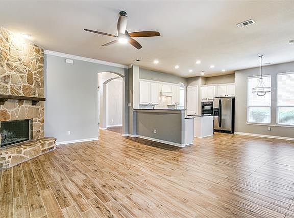 3rd image of 3719 Meadow Wood Ct