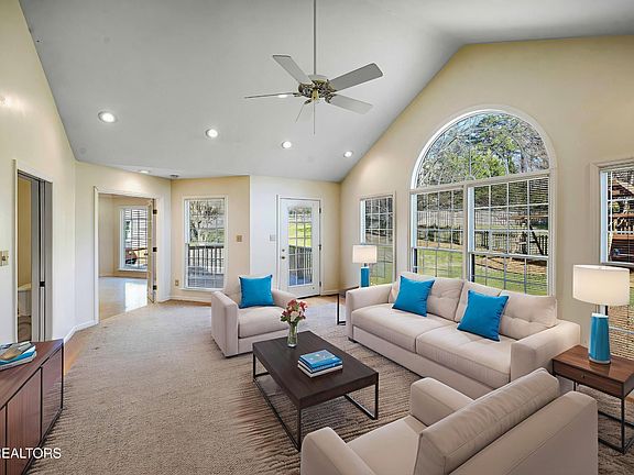 4th image of 1204 Ashgrove Pl