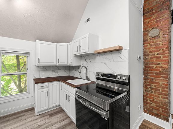 3rd image of 4711 Franklin Blvd