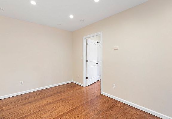 5th image of 336 E 67th St #18