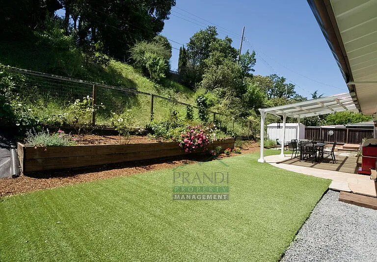 2061 Carolyn Way — Photo 16