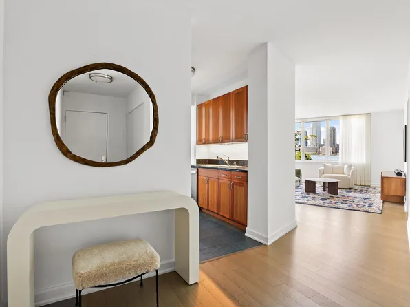 20 River Terrace image 5 of 26