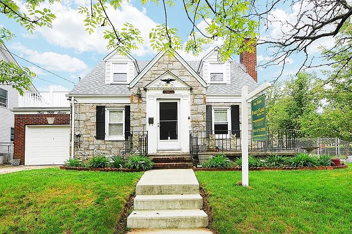1st image of 457 Leonard Blvd