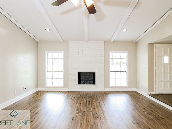 3rd image of 4720 Crawford Dr