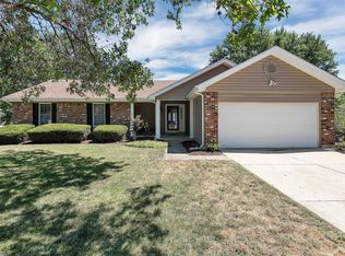 180 Hunters Pointe Dr, Saint Charles, MO