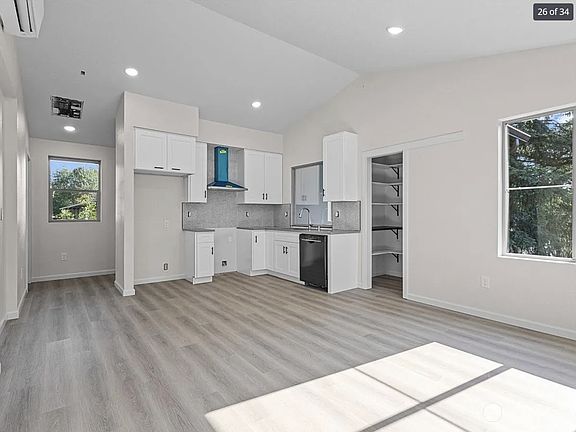 4th image of 707 NE Grace Ave #A