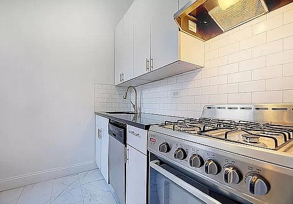 5th image of 301 E 53rd St APT 1C