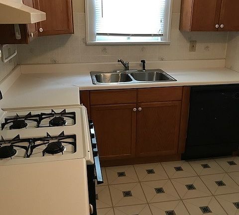4th image of 470 Alden Ave
