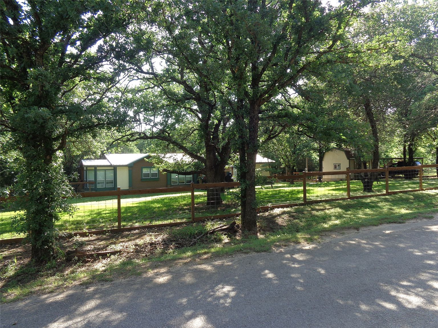5525 Cedar Oaks Rd, Grandview, TX 76050 | Zillow