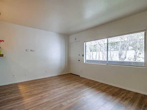 5th image of 1024 Turquoise St APT M