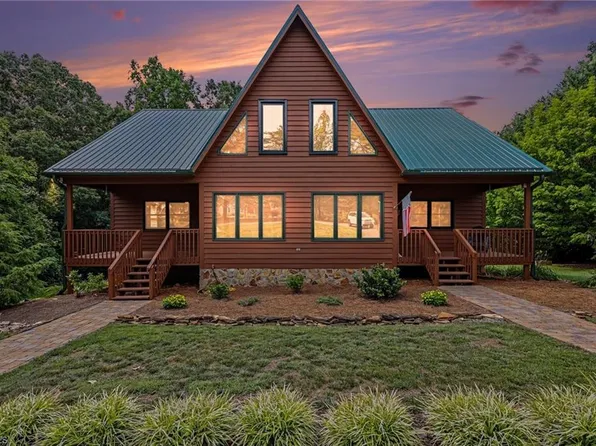 181 Mountaineer Ln, Pinnacle, NC 27043