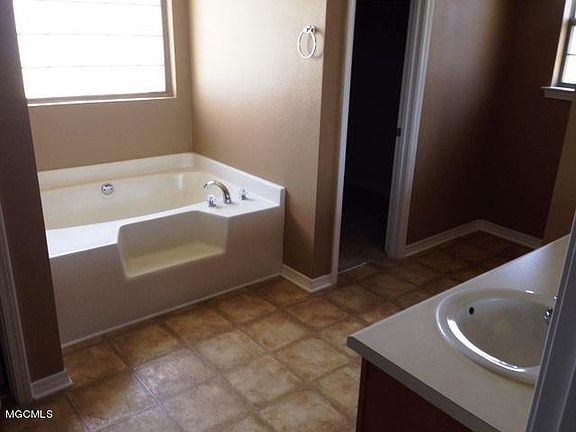 5th image of 11331 Camelot Estates Dr