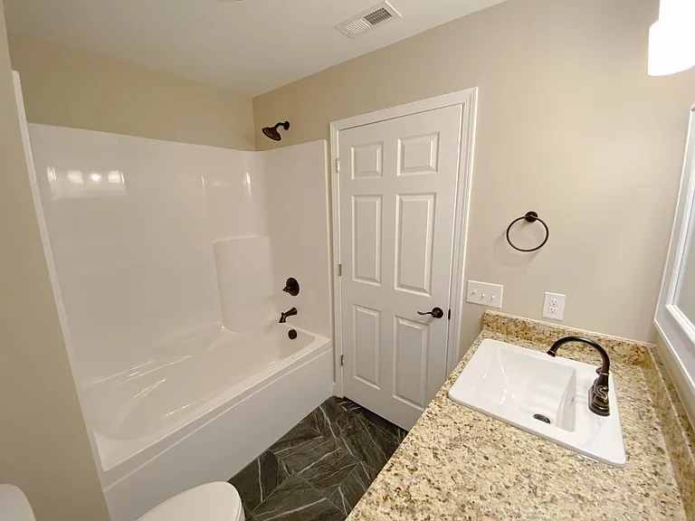 805 E Main St — Photo 11