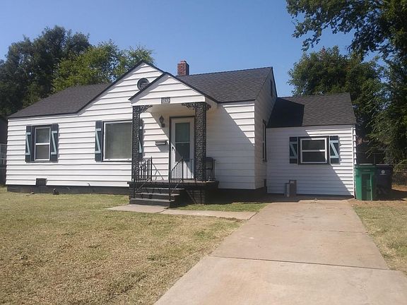 3rd image of 1215 Windemere Dr
