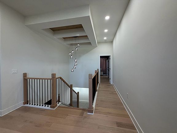2nd image of 1100 Maple St