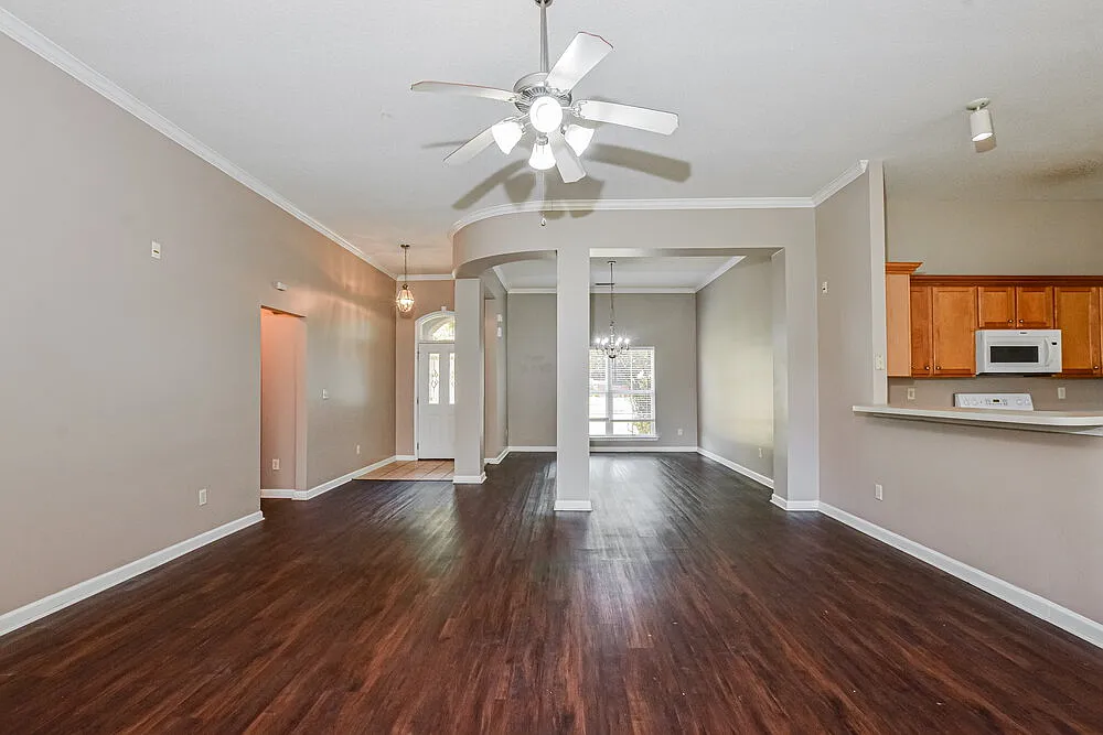 4 bed, 2.0 bath, 2158 sqft, $2,120 — Photo 4