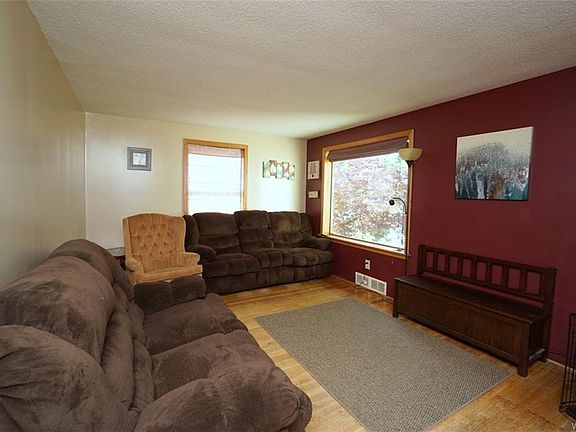 4th image of 801 Pioneer Dr