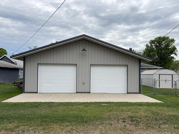4th image of 615 3rd St W