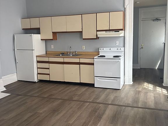 2nd image of 1519 W Jefferson St APT 1