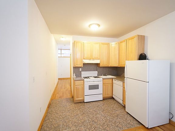 3rd image of 257 17th St #2