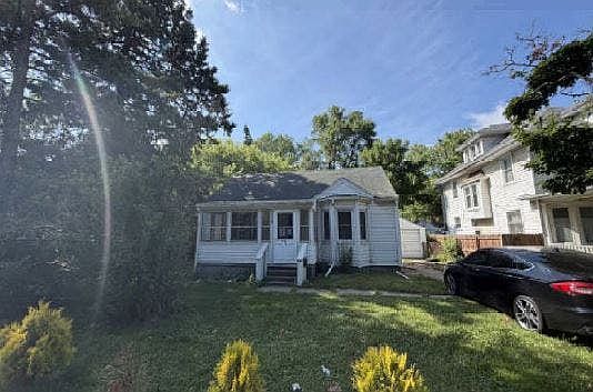 1st image of 715 W Holmes Rd