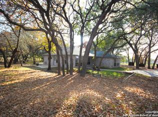 103 Sky Hawk Ln, Floresville, TX 78114