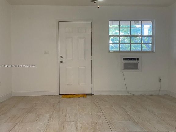 4th image of 1471 NE 146th St #1