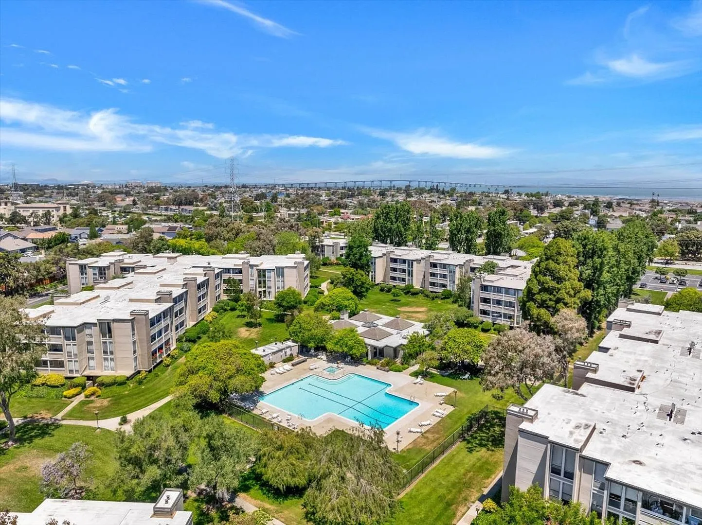 Premier Marina Point 2-Bedroom Condo with Private Deck — Photo 3