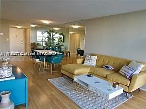 800 Parkview Dr #402 Photo 1