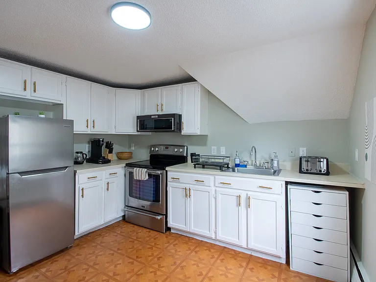 312-314 Franklin St #3 — Photo 8
