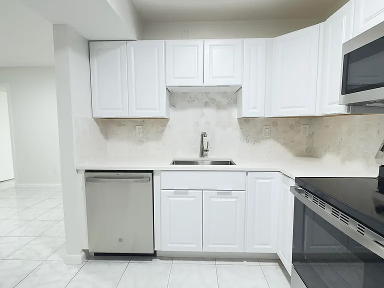 20015 NE 3rd Ct #1 — Photo 3