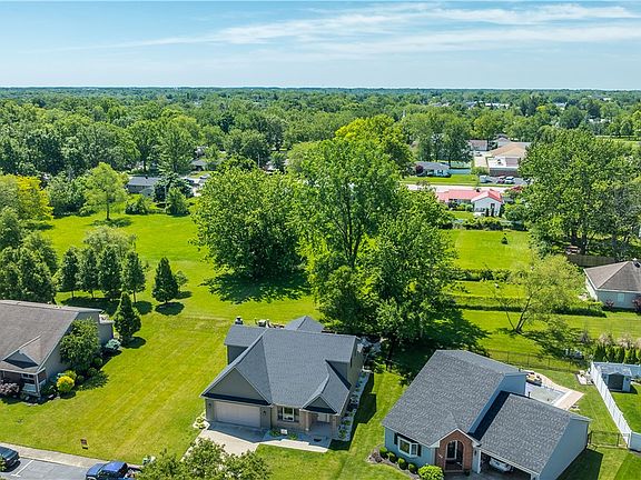5th image of 132 Village Green Dr