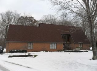 68 Oak Tree Ct, West Middlesex, PA 16159
