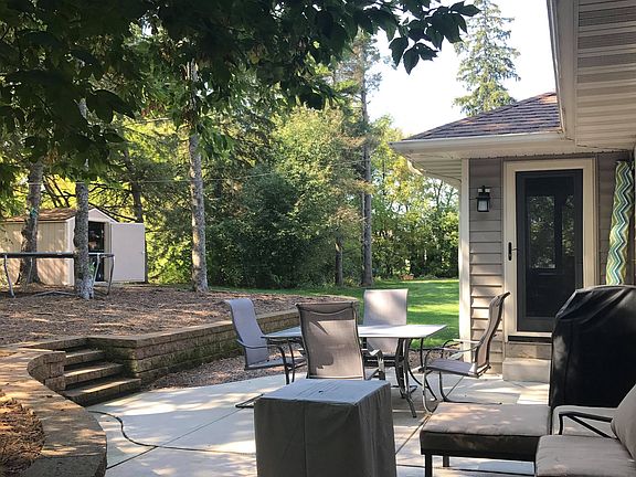 3rd image of 1209 Foxglove Ln